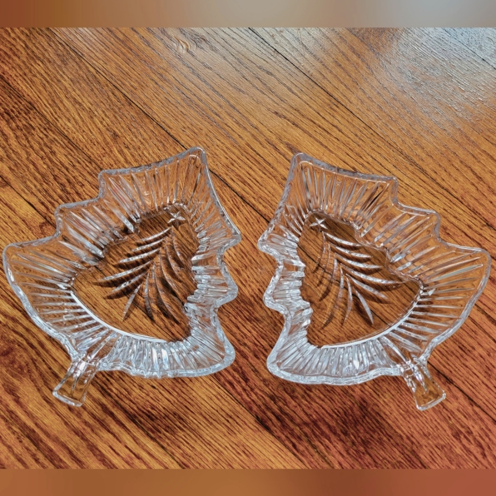 Set of 2 Mikasa Christmas Dishes